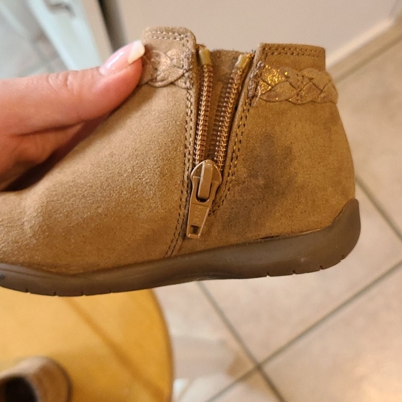 Boots - Picture 3 of 4